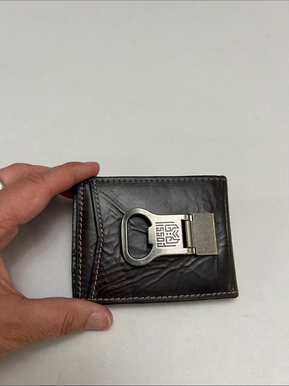 VINTAGE FOSSIL RICH BROWN LEATHER FOLDUP WALLET WITH BOTTLE OPENER FRONT